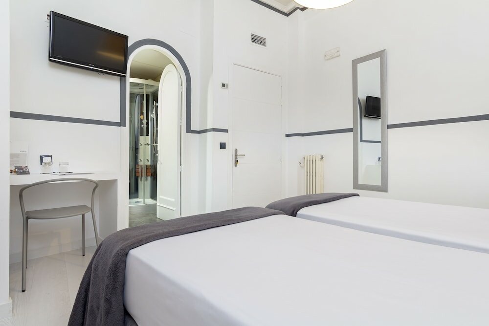 Фото Hostal Gran VIA 63 Rooms