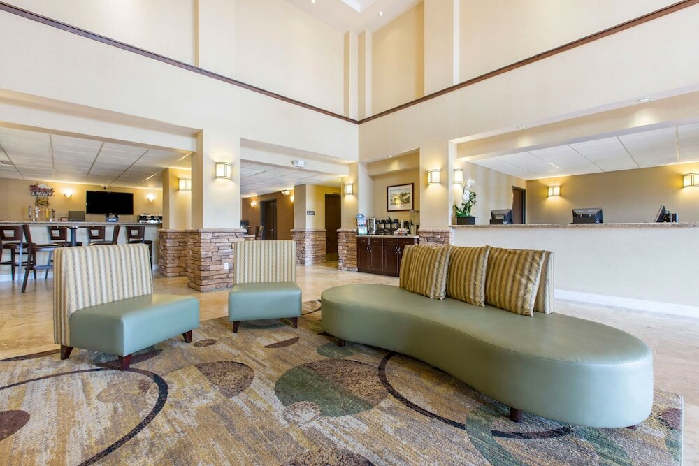 Фото The Oaks Hotel