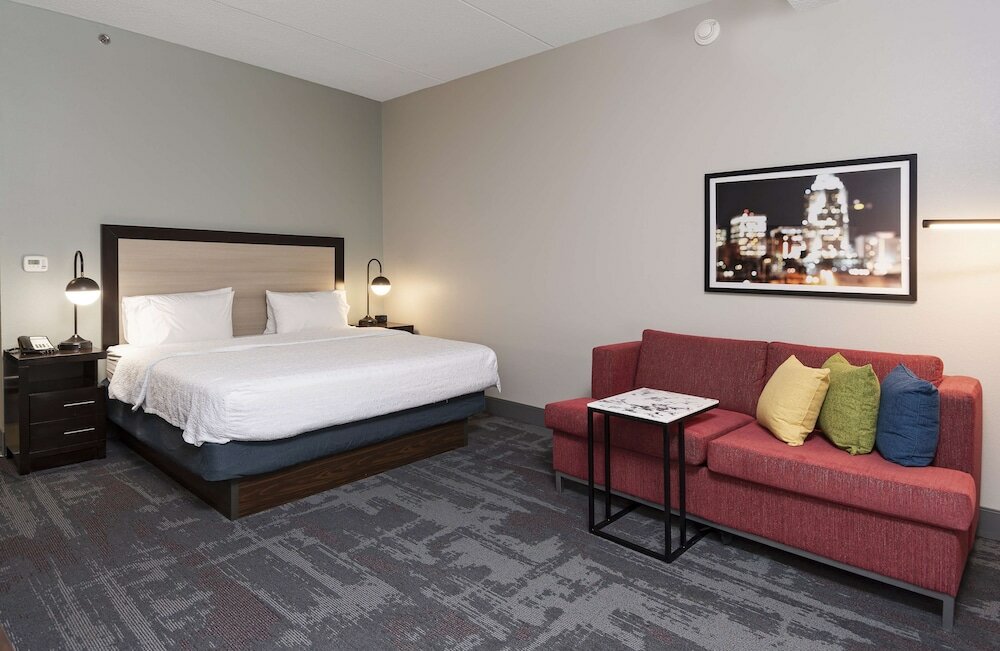 Фото Hampton Inn & Suites Raleigh Downtown