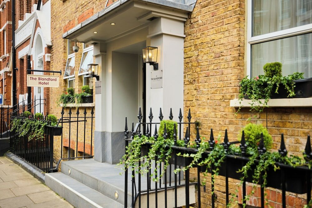 Фото Blandford Hotel