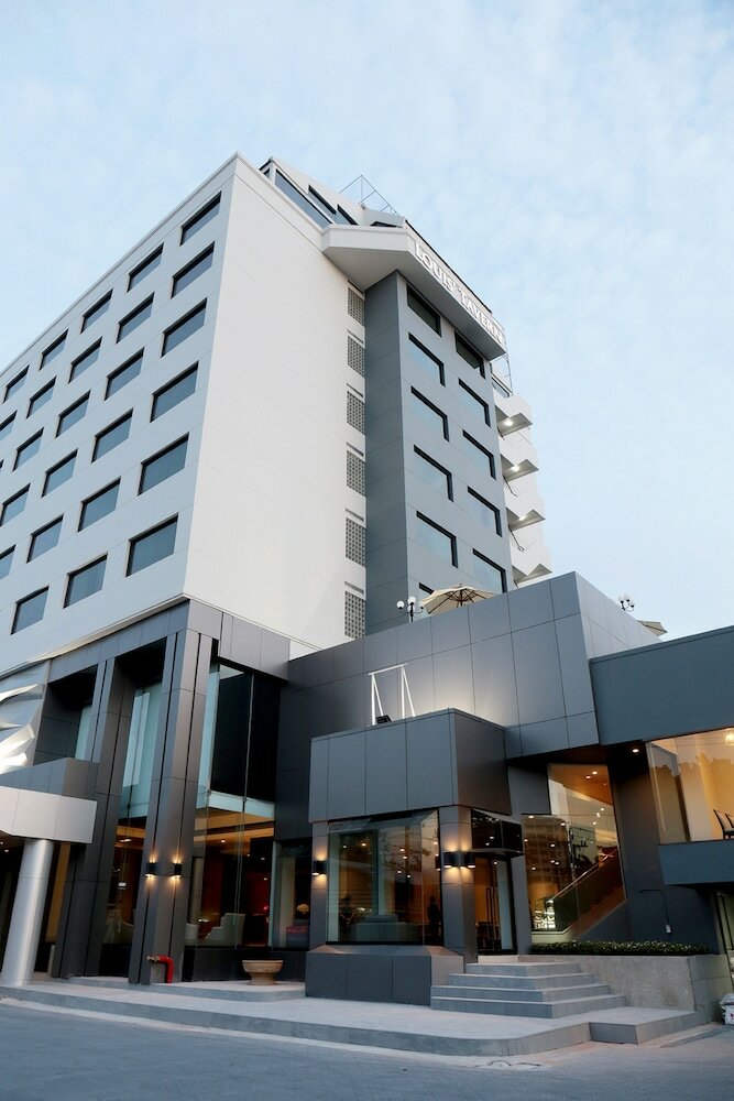 Фото Louis Tavern Hotel