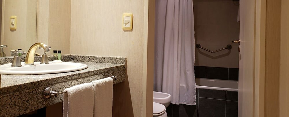 Фото Howard Johnson by Wyndham San Pedro