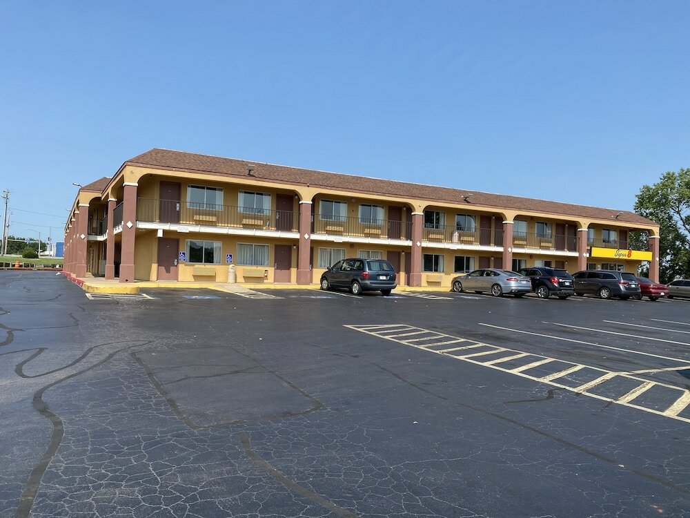 Фото Super 8 by Wyndham Midwest City Ok