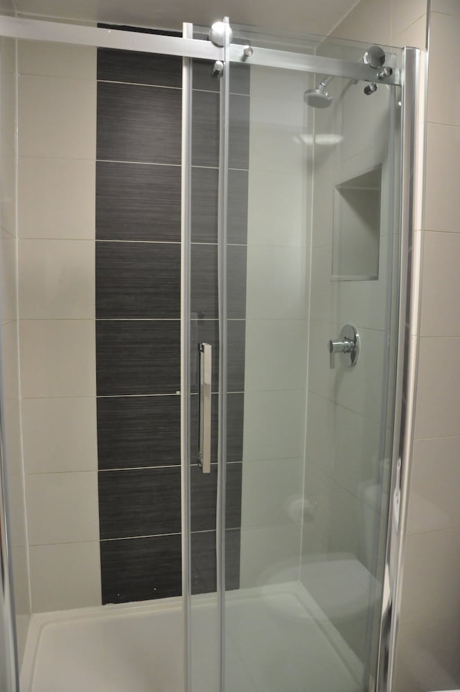 Фото Ascot Hyde Park Hotel