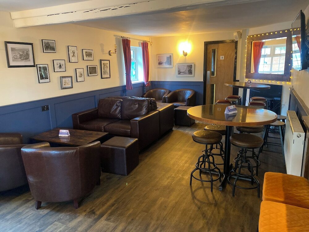 Фото The Lawns Hotel