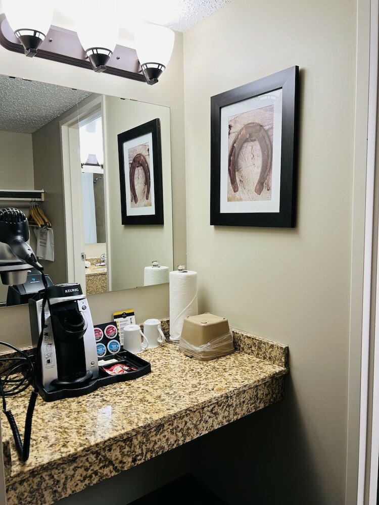 Фото BCMInns Lloydminster