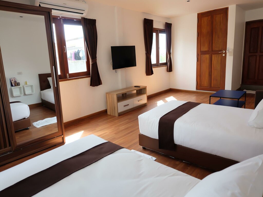 Hotel 5ive Beach House Hotel, Pattaya, photo