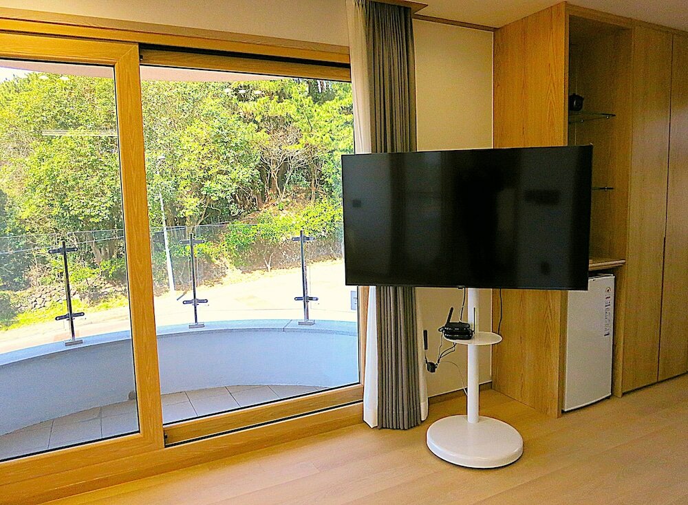 Фото Jeju Hanok Hotel Hallagung