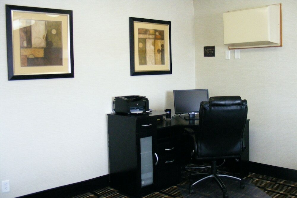 Фото Americas Best Value Inn & Suites Bismarck