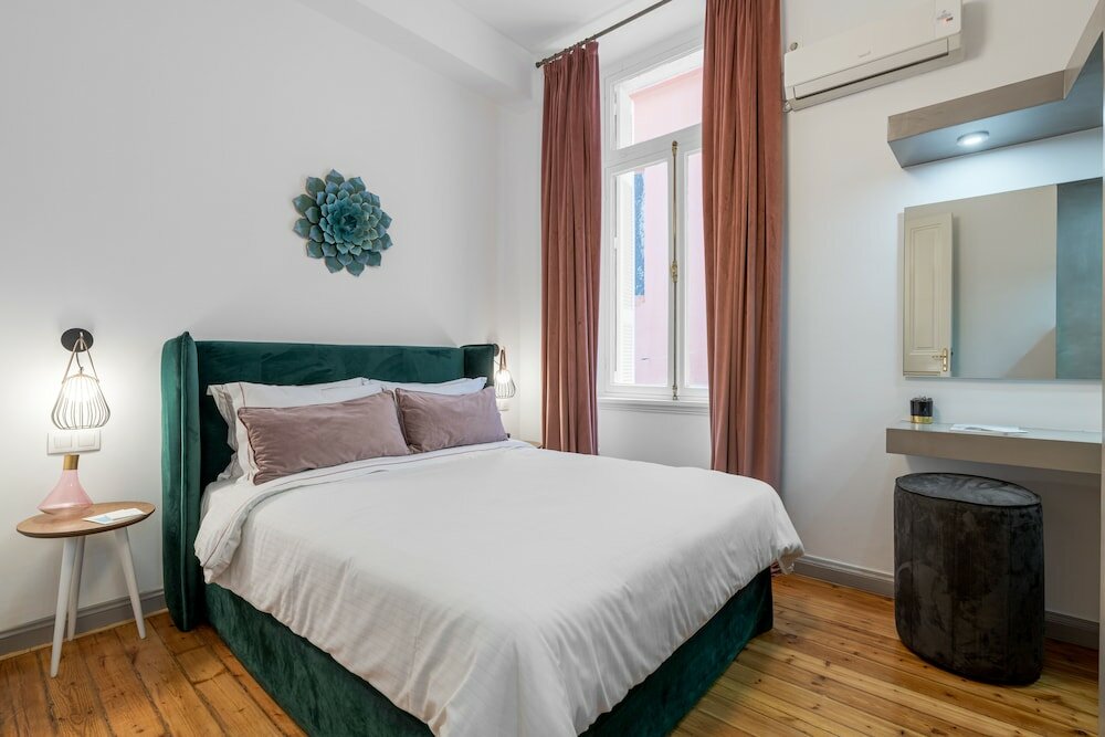 Фото 2 Mazi Suites