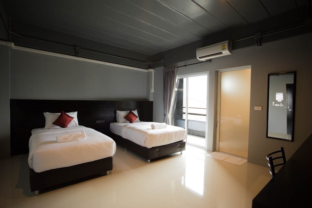 Фото B-Black Hotel Chonburi