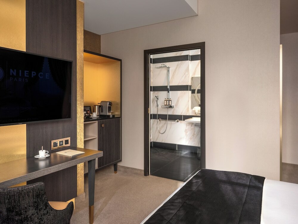 Фото Niepce Paris Hotel, Curio Collection by Hilton