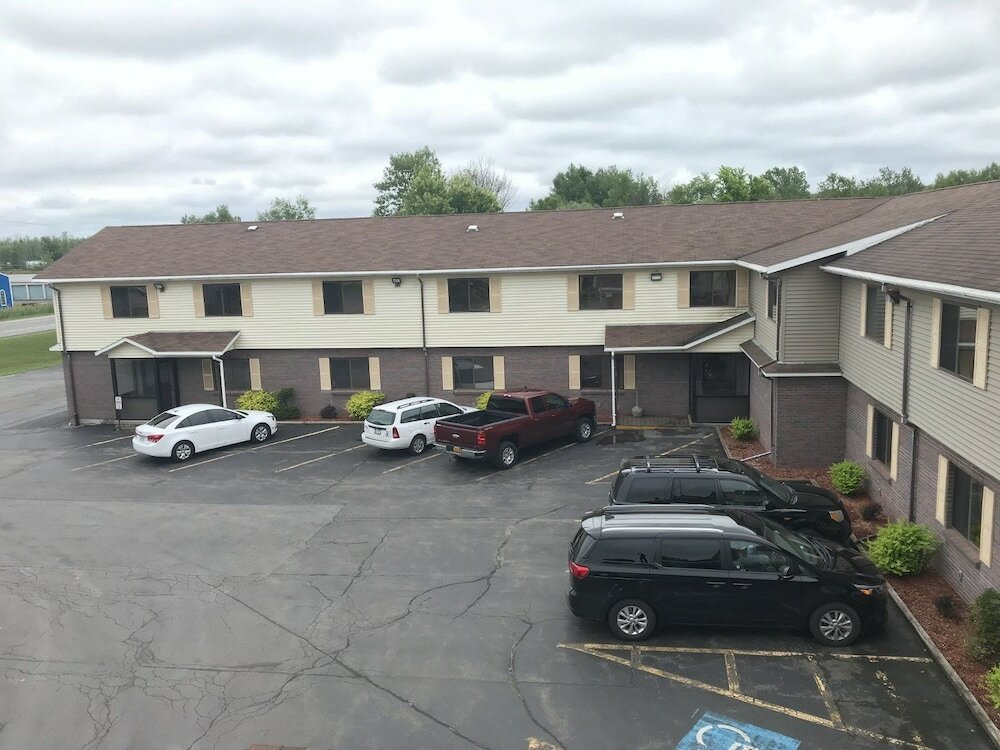 Фото Econo Lodge Massena Hwy 37