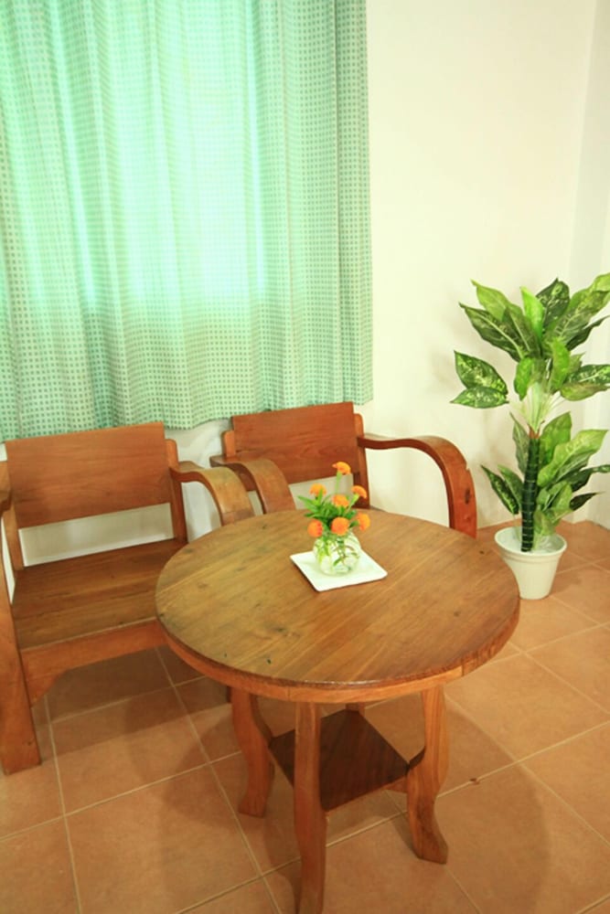 Фото J. Holiday Inn