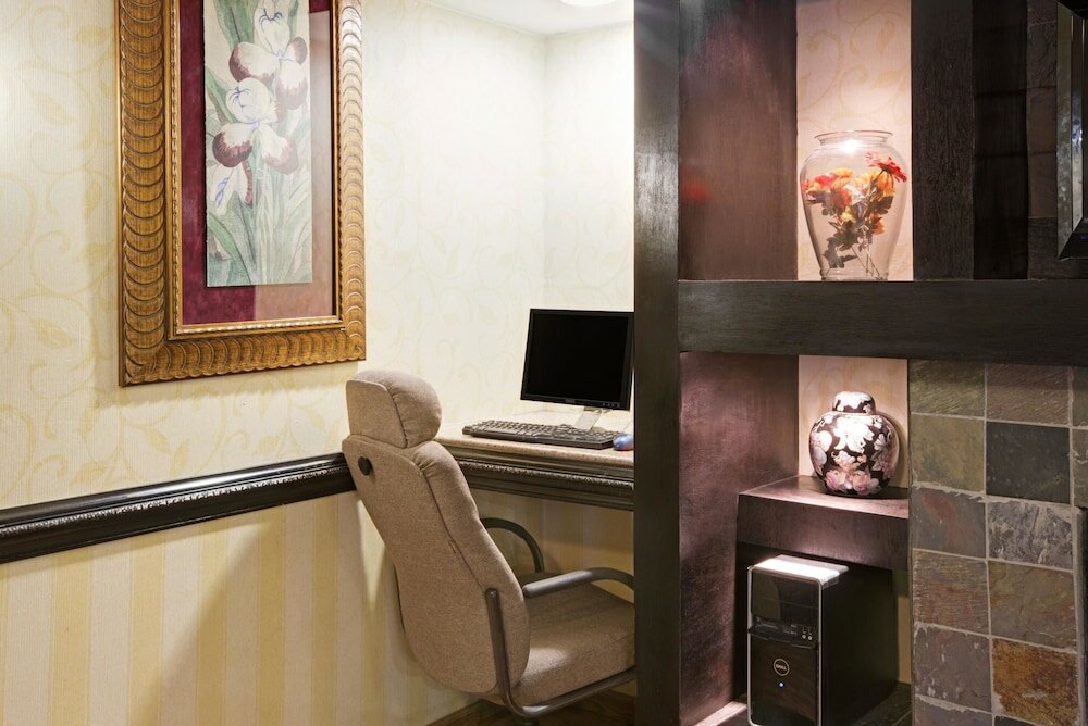 Фото Days Inn by Wyndham Charlotte/Woodlawn Near Carowinds