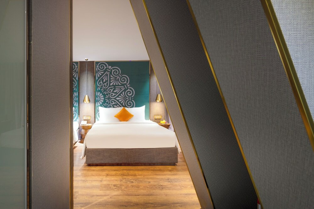 Фото Winsuites Saigon Hotel