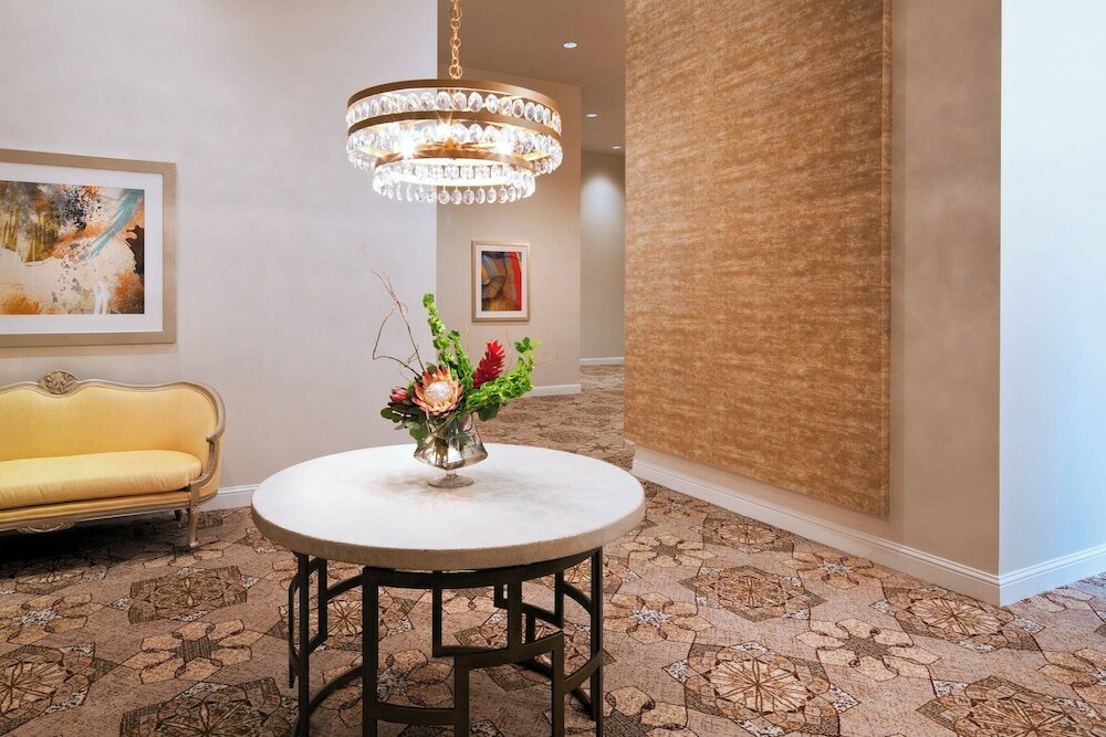 Фото Sheraton McKinney Hotel