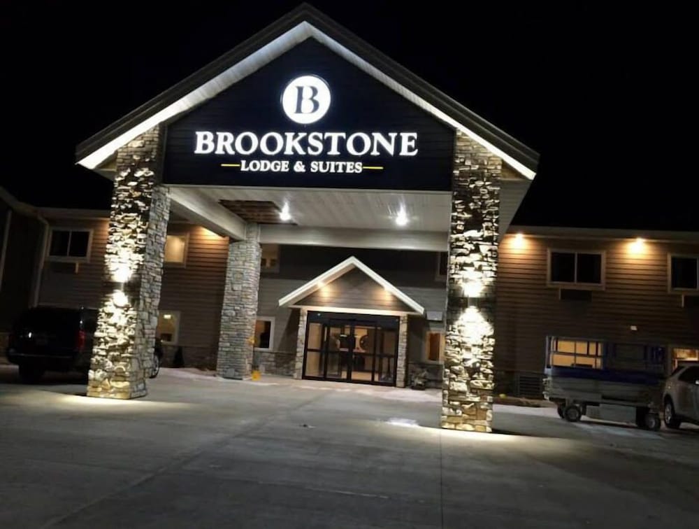Фото Brookstone Lodge & Suites
