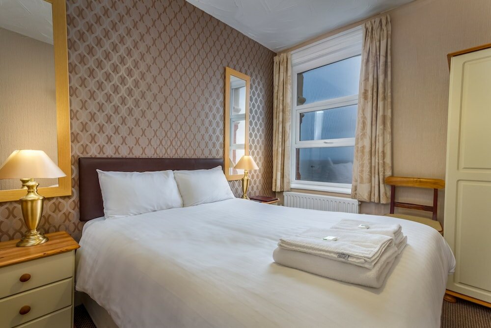 Фото The Maples Hotel