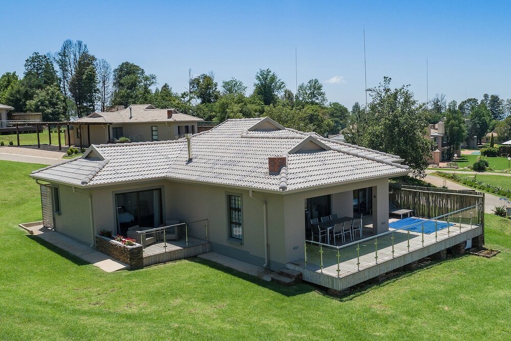 Фото Cayley Mountain Resort