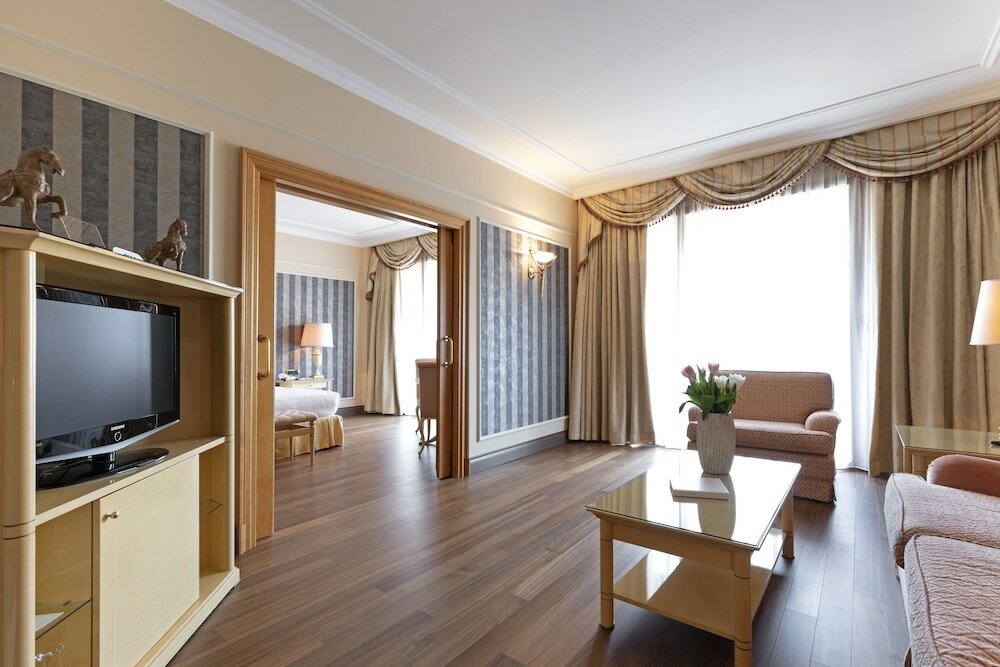 Фото Royal Hotel Carlton