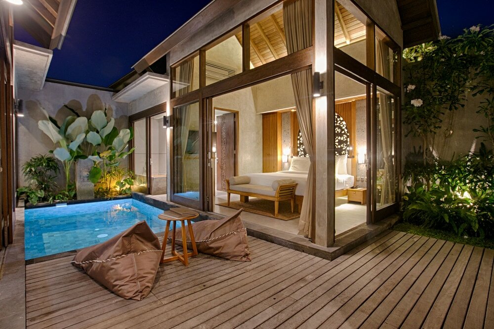 Фото Taman Dharmawangsa Suites