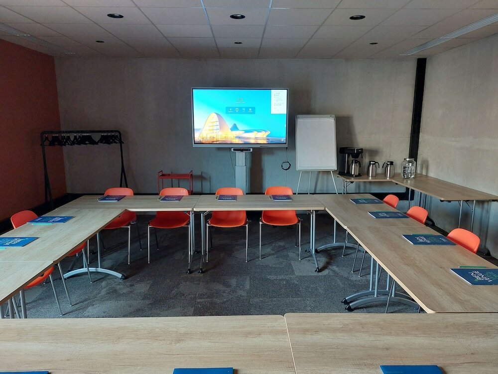 Фото Campanile Saint-Brieuc Centre - Gare