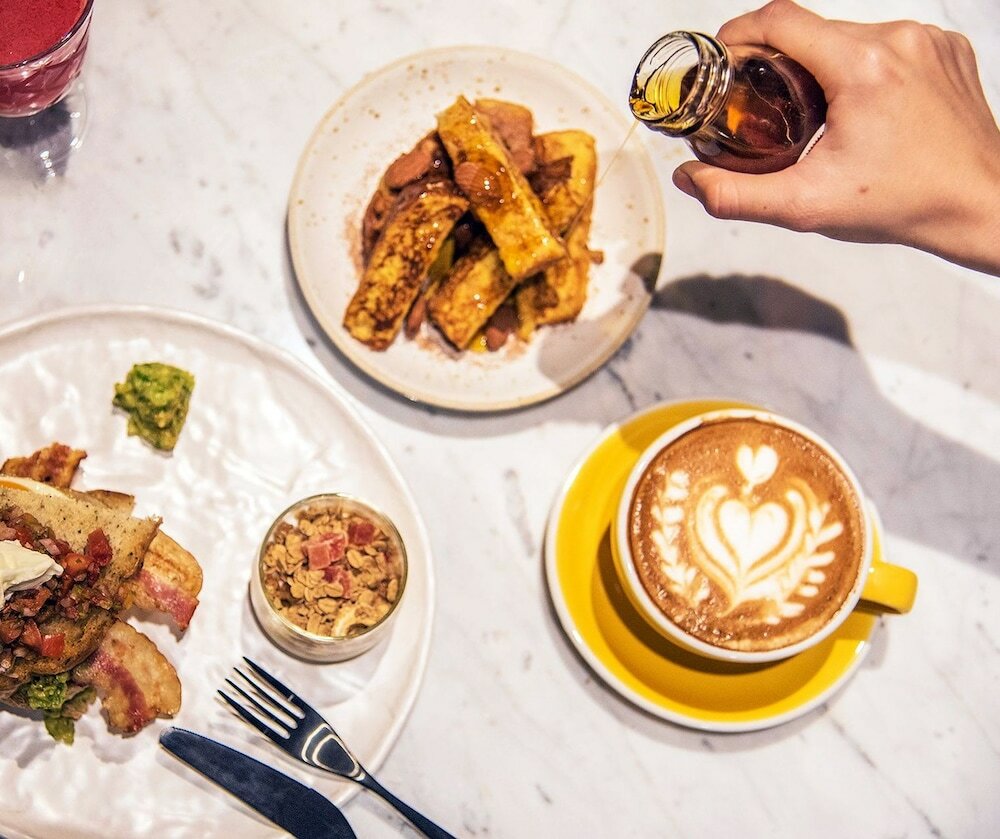 Фото Family Tree Hotel