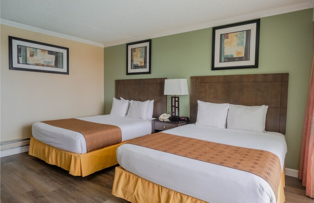 Фото Travelodge by Wyndham Monterey Bay