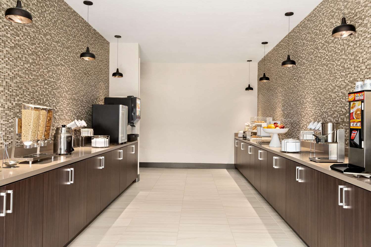 Фото La Quinta Inn & Suites by Wyndham Orlando IDrive Theme Parks