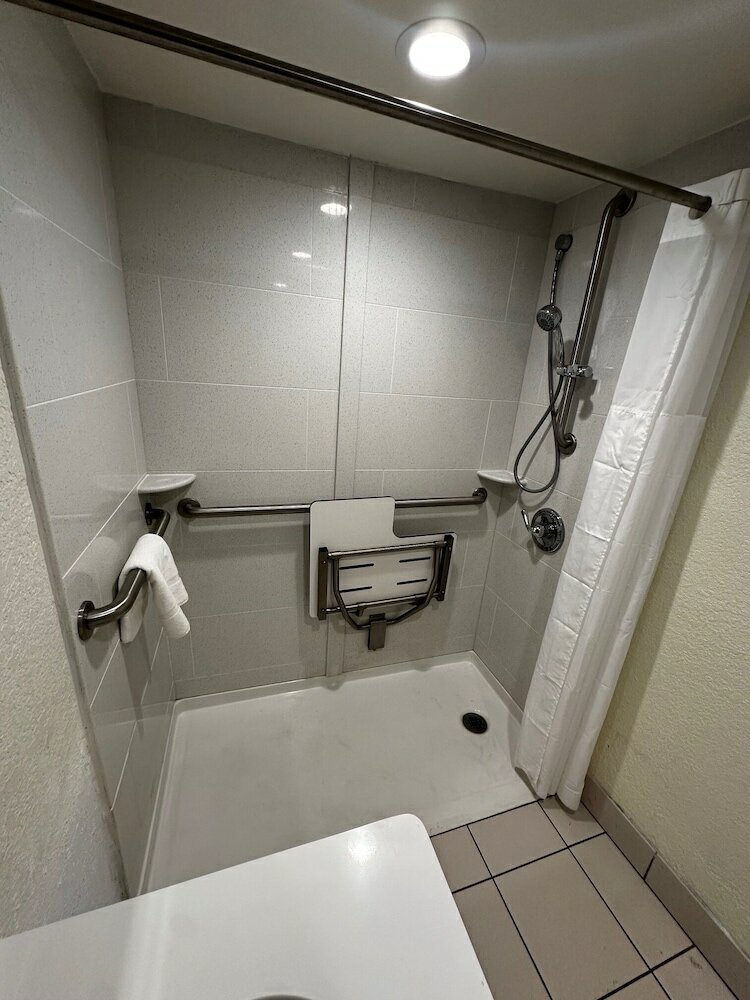 Фото Ramada by Wyndham Virginia Beach