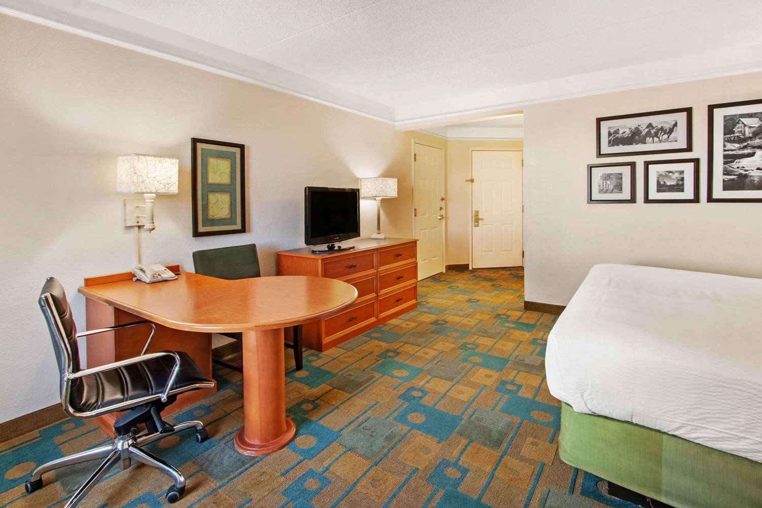 Фото La Quinta Inn & Suites by Wyndham Albuquerque West