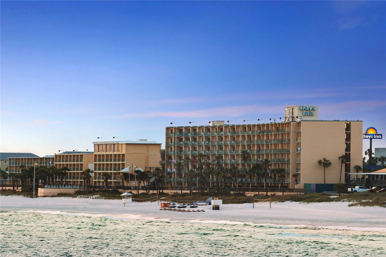 Фото Days Inn by Wyndham Panama City Beach/Ocean Front