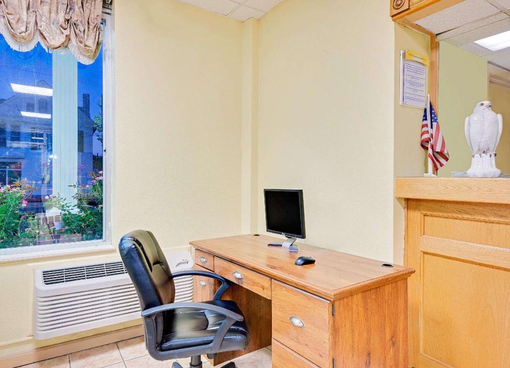 Фото Days Inn by Wyndham Waynesboro