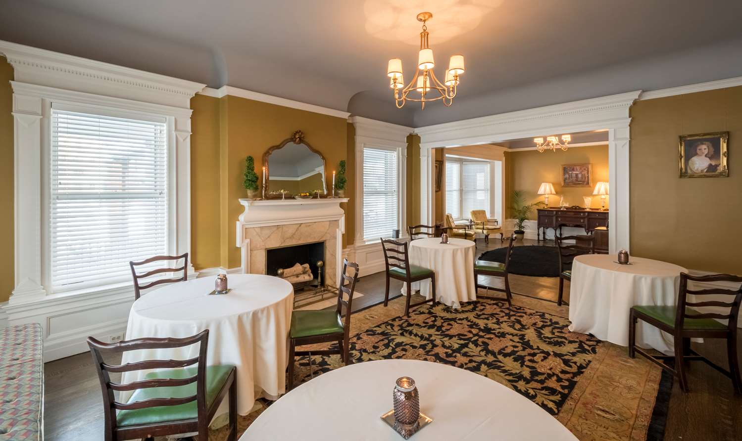 Фото The Strathallan Rochester Hotel & Spa- A DoubleTree by Hilton