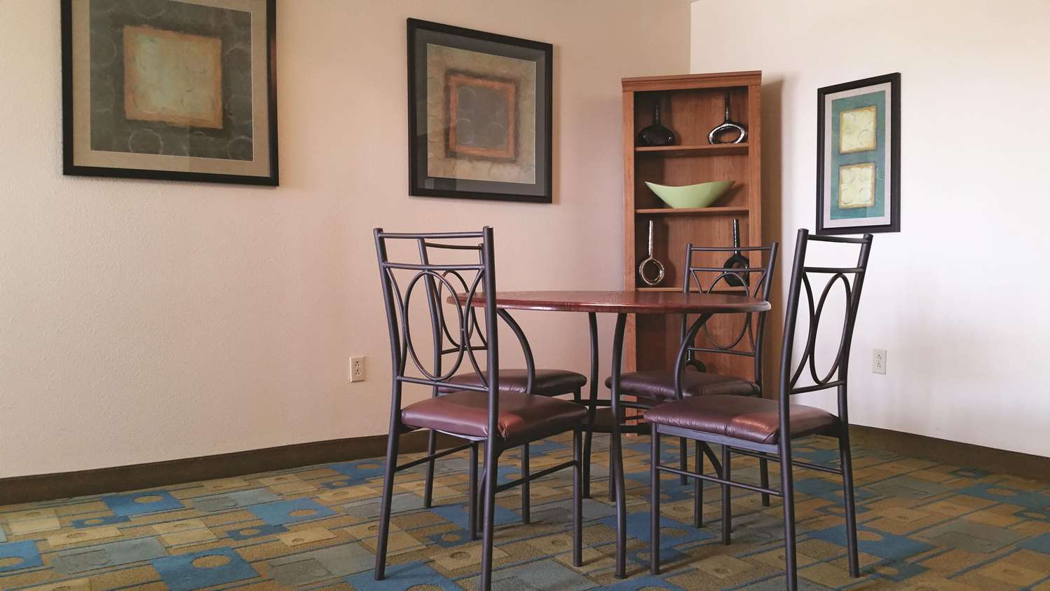 Фото La Quinta Inn by Wyndham Albuquerque Airport