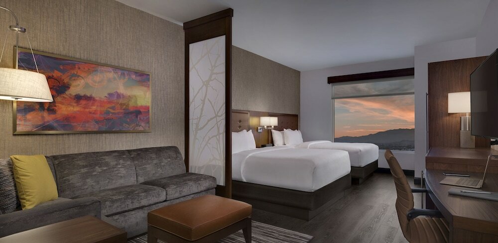 Фото Hyatt Place Las Vegas at Silverton Village