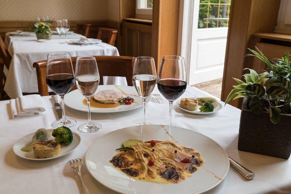 Фото The Originals Boutique, Hostellerie des Trois Pigeons