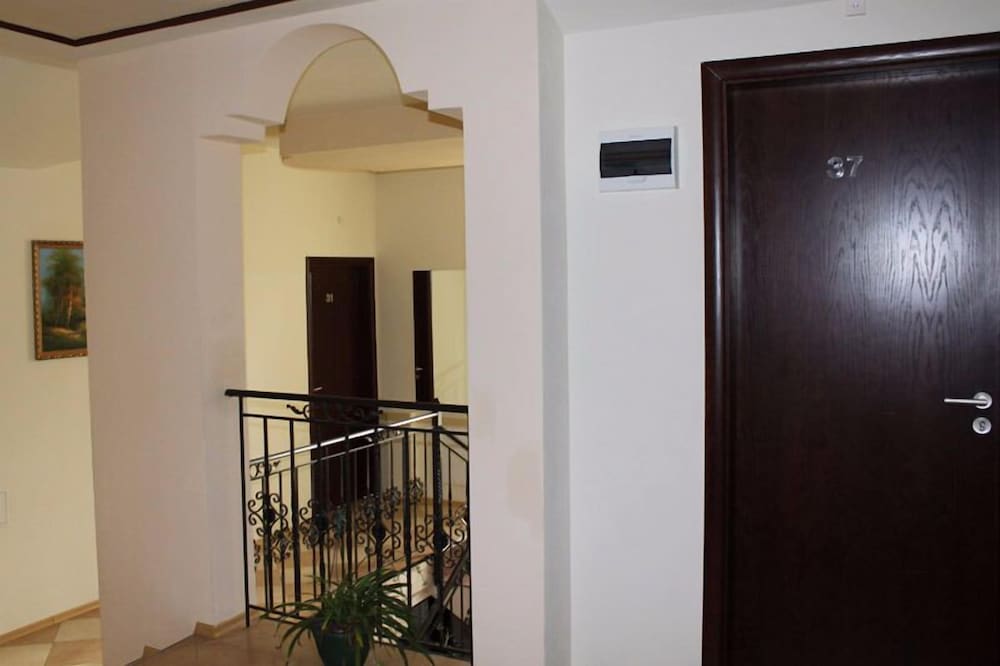 Фото Hotel Alafrangite