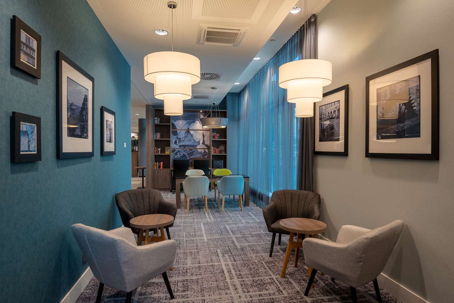 Фото Hampton by Hilton Düsseldorf City Centre