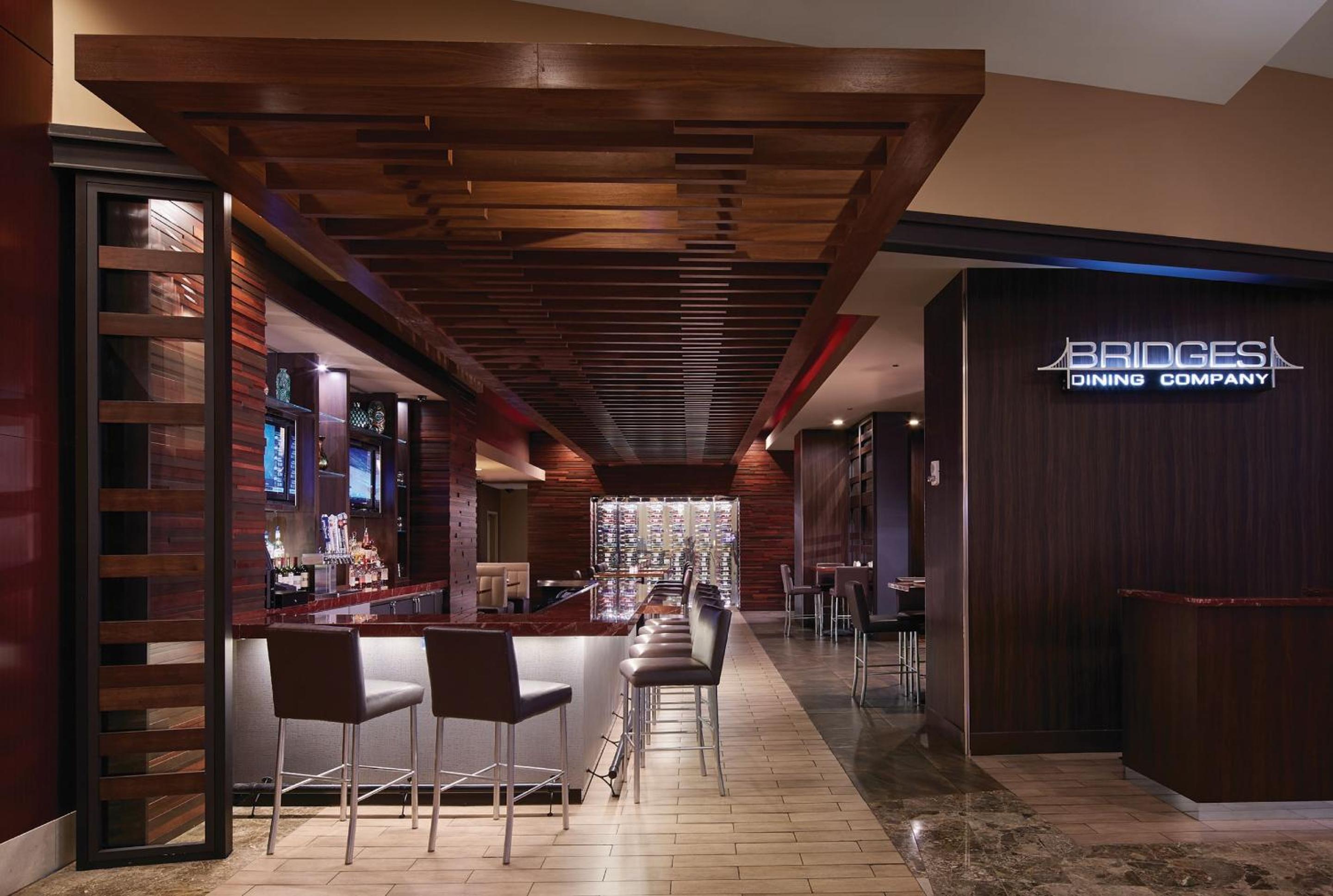 Фото Harrah's Metropolis Hotel & Casino