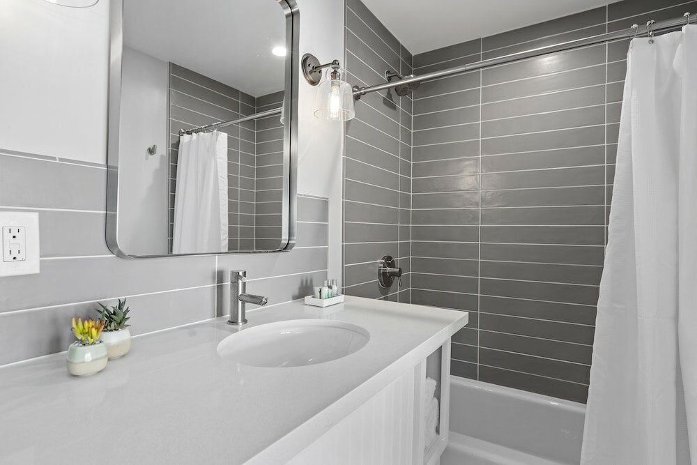 Фото Sea Sprite Oceanfront Hotel