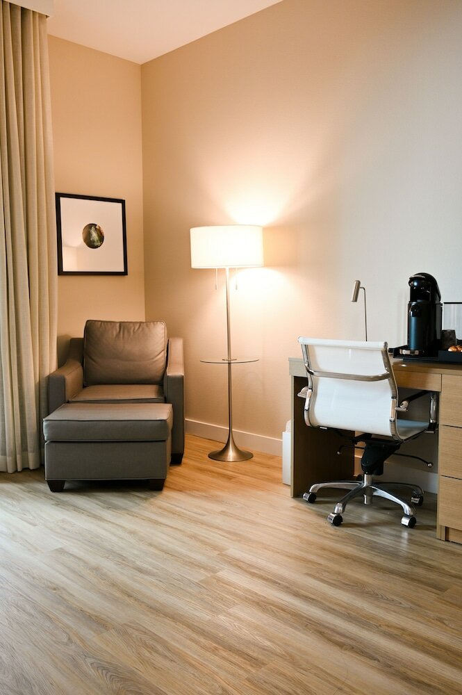 Фото Art House Hotel and Suites