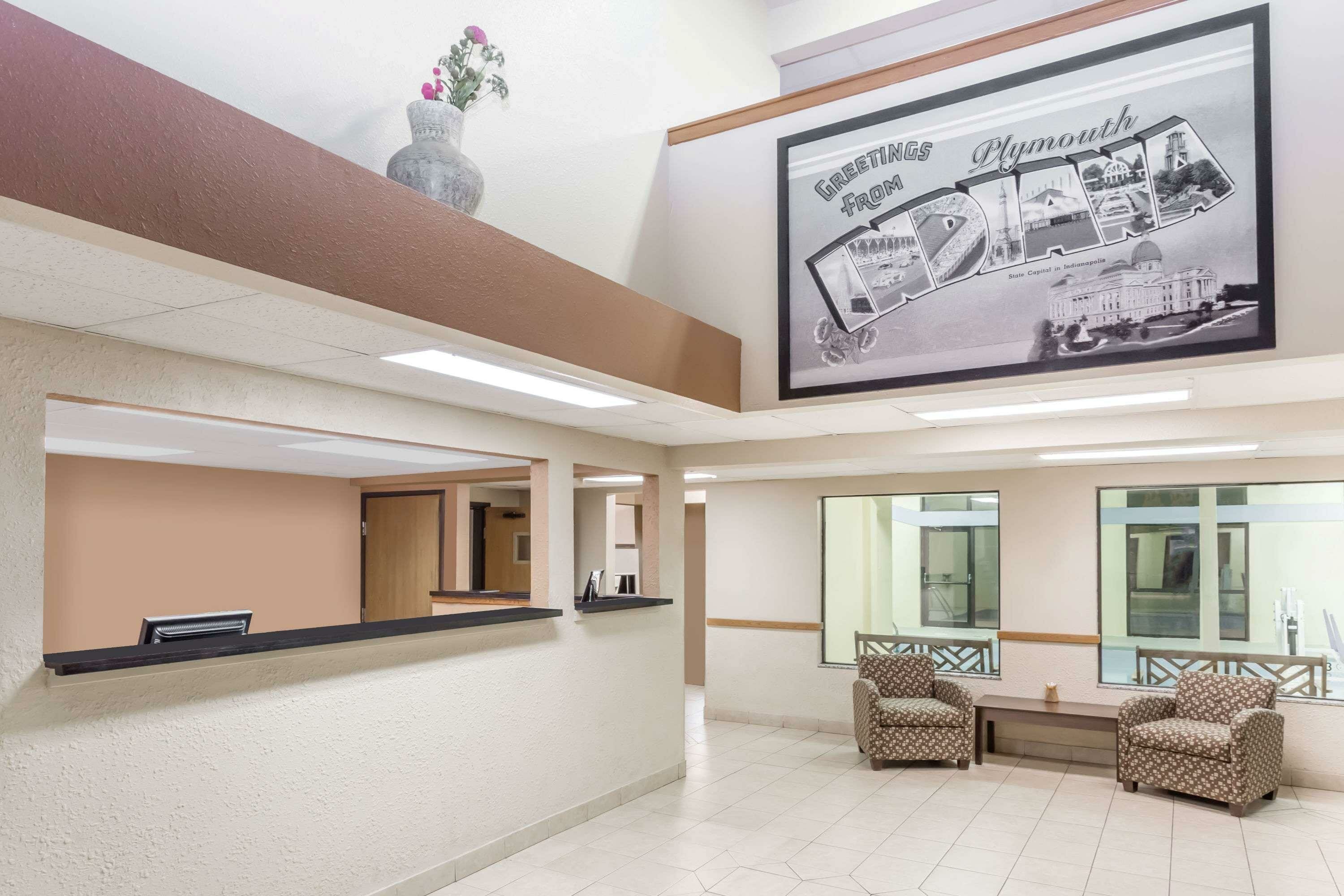 Фото Super 8 by Wyndham Plymouth