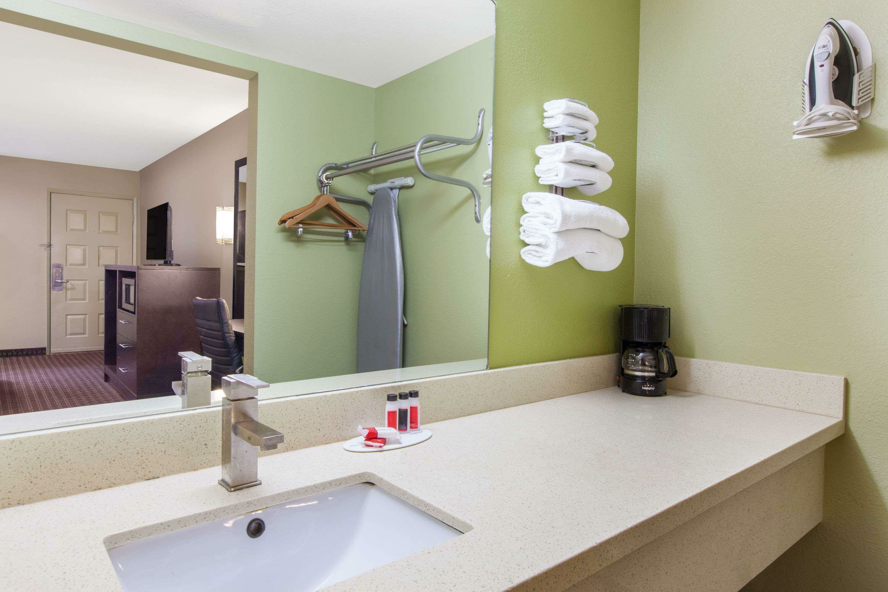 Фото Days Inn by Wyndham San Jose Airport