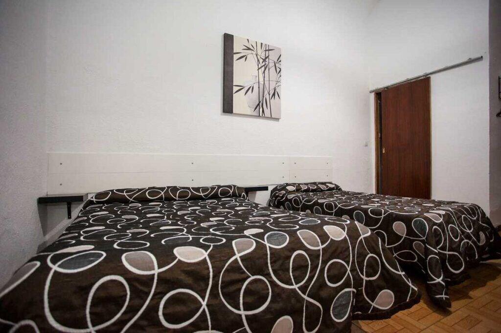 Фото Hostal Los Arcos