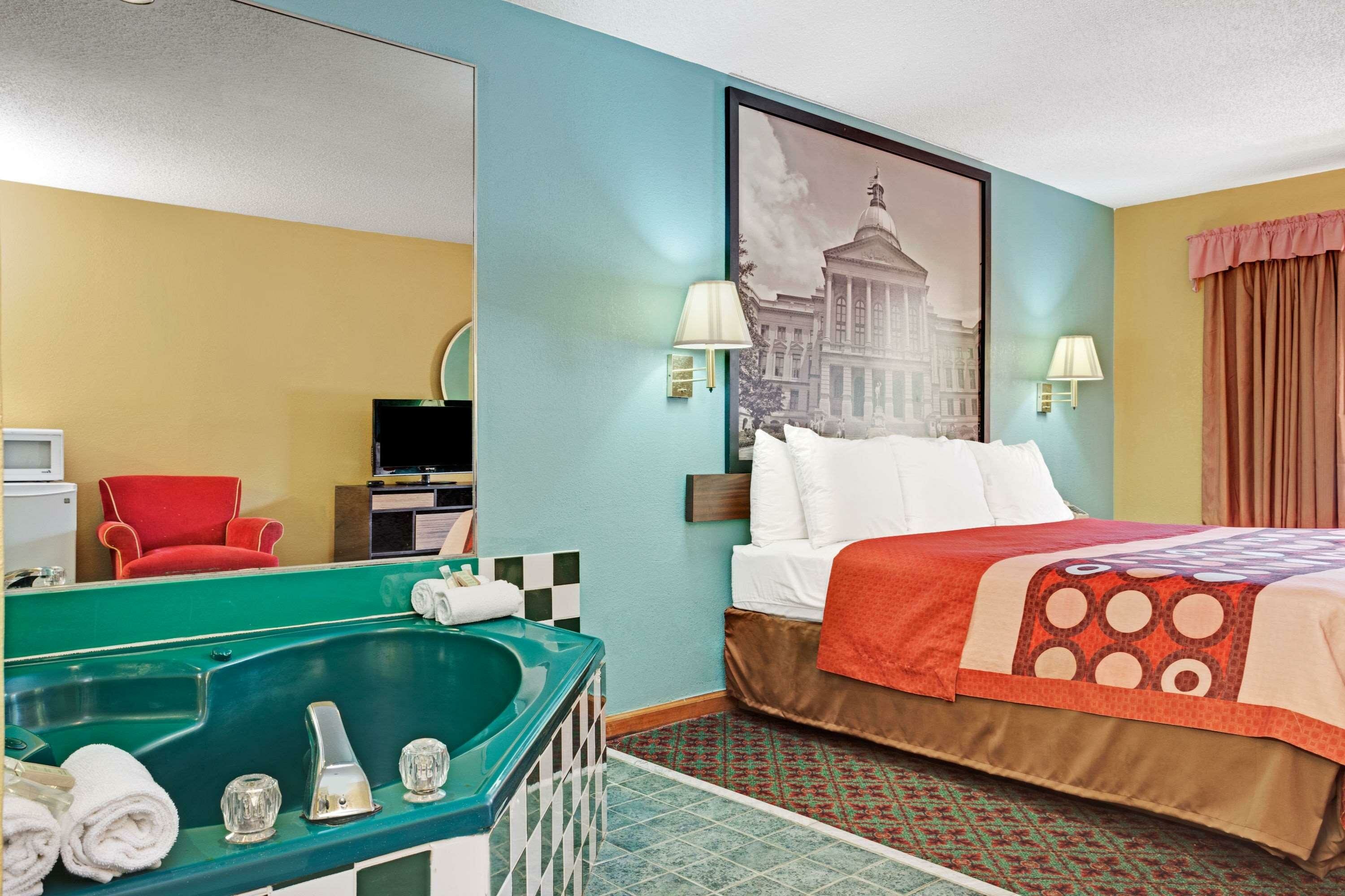 Фото Super 8 by Wyndham Forest Park