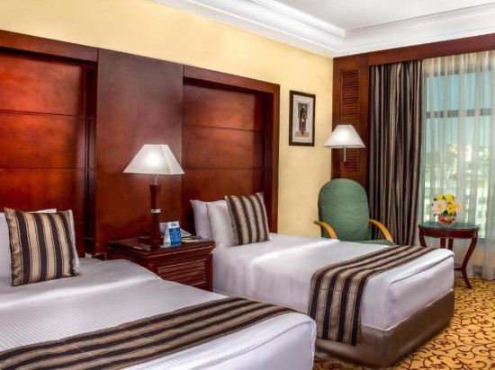 Фото Days Inn by Wyndham Hotel Suites Amman