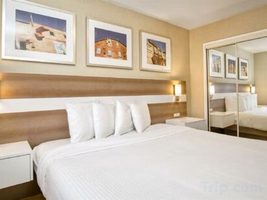 Фото Town Inn Suites