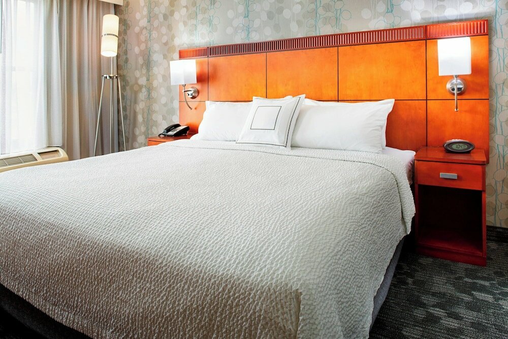 Фото Courtyard by Marriott Hamilton